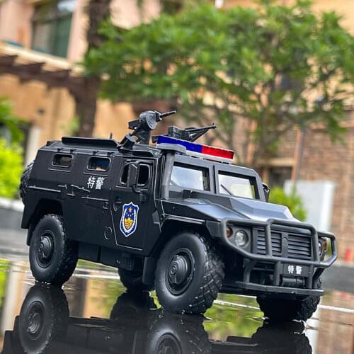 1:24 Knight Refit Armored Car Alloy Car Diecasts Toy Off-road Vehicles Tank Model Metal Toy Police Explosion Proof Car Kids Gift