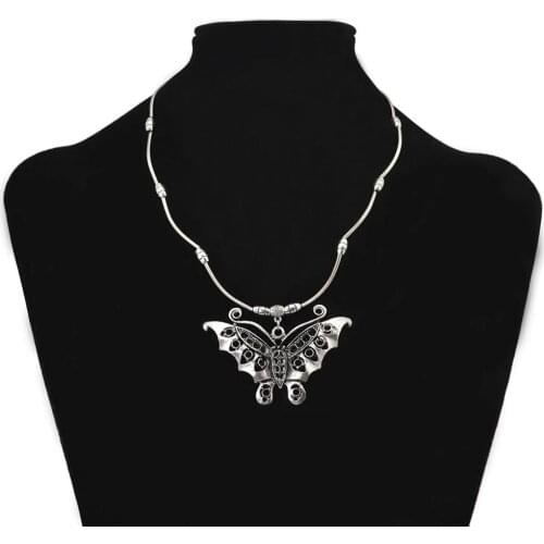 Vintage Silver Color Leaf Flower Butterfly Pendant Necklaces for Women Boho Tibetan Silver Necklace Wedding Party Jewelry Gift