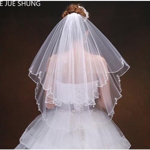 E JUE SHUNG Beaded Edge Wedding Veils With Comb Pearls Short Bridal Veil Wedding Accessories