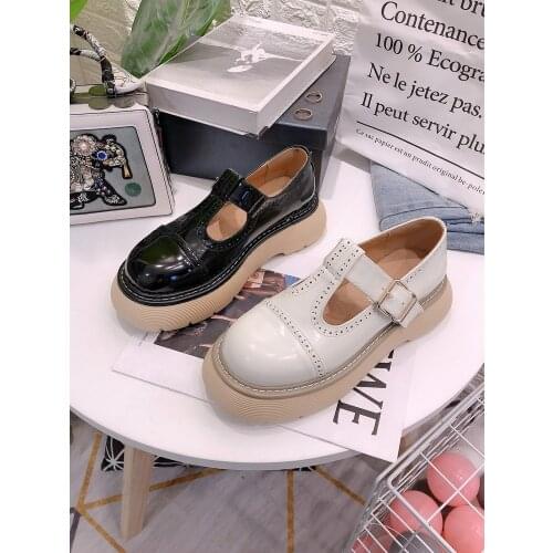 Spring and autumn new leather hollow carved one word buckle womens shoes British style platform small leather shoes