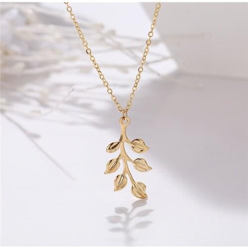 Fashion Creative Maple Leaf Pendant Necklace Ladies Temperament Charm All-Match Clavicle Chain Party Sexy Necklace Jewelry Gift