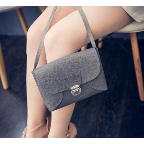 M557 Delicate Individual Character Stick In Lock Messenger Bags Messenger Bag Small Size Woment Bag Girl Gift Wholesale