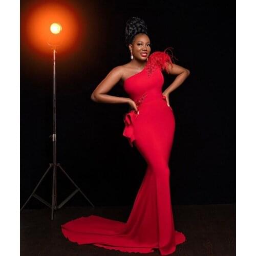 Red African Mermaid Evening Dresses Sexy Beaded Feathers Sweep Train Arabic Dubai Formal Prom Gowns