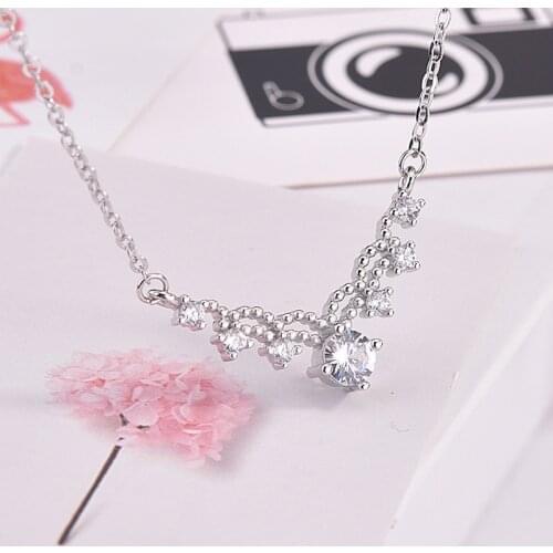 Temperament Simple New Fashion Angel Wings Round Crystal Clavicle Chain Pendant Necklaces for Women Jewelry Gifts