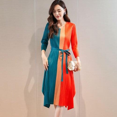 Plus Size Dress 2021 Womens Clothing Autumn Fashion Contrast Color Patchwork V-Nek Loose Stretch Lace-Up Waist Irregular Dress