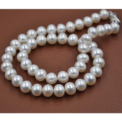 Fine luster 9-10mm white pearl necklace 17"