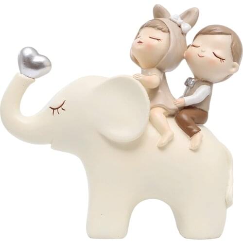 Resin Home Decoration Decore Modern Creative Wedding Cake Decorations Valentines Day Presents for Lovers