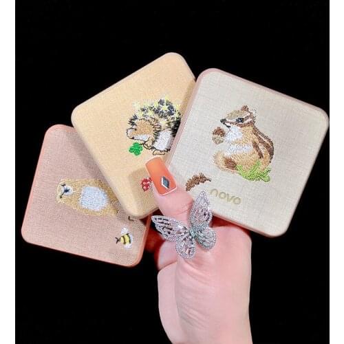 NOVO cosmetics, nine color eye shadow, INS parity, female students Party color, pearlescent high face value net red lashes case