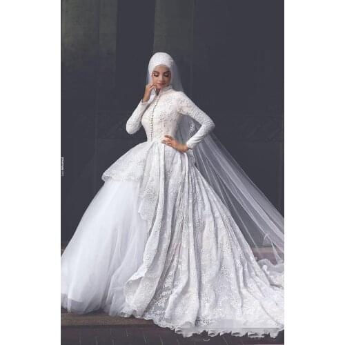 Beautiful Muslim Wedding Dresses Long Sleeves Covered Buttons Lace Applique Tiered Skirt High Neck Arabic Wedding Gowns2021