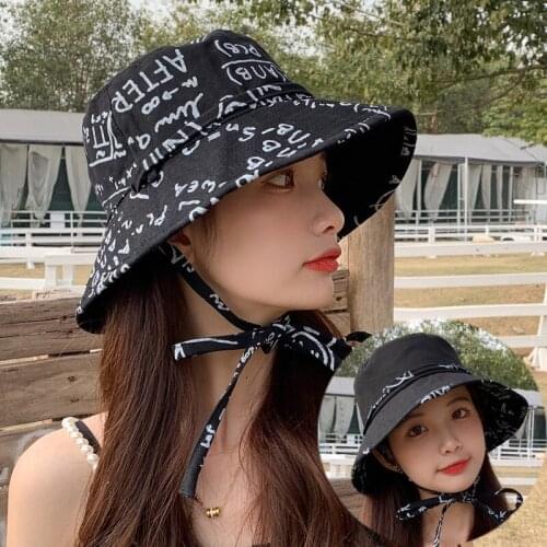 Fishermans Hat Letter Print Black Sunscreen Lace Up Sun Hat Womens Double Face Basin Hat Spring / Summer New