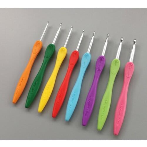 8pcs 2.5-6.0mm Aluminum Crochet Needles with Colorful Soft Rubber Grip Cushioned Handles Crochet Hook Knitting Needles Set