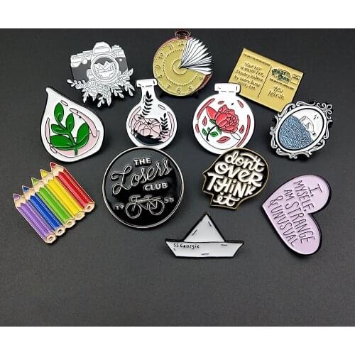 Romantic Love Enamel Cartoon Pins Brooches Badges Bags Metal Cute Pin Gifts For jeans backpack Students Fashion Jewelry