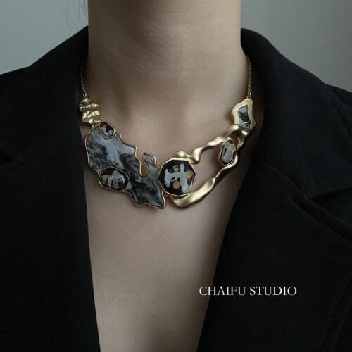 Niche design sense clavicle chain fashion exaggeration alloy geometry hollow out color choker2021new necklace sweater chainwomen
