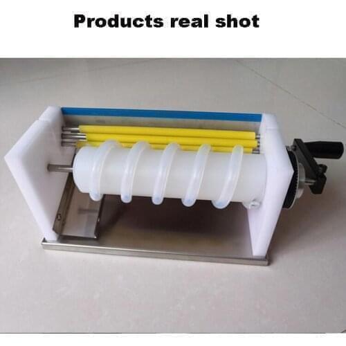Hand-cranked quail egg peeling machine