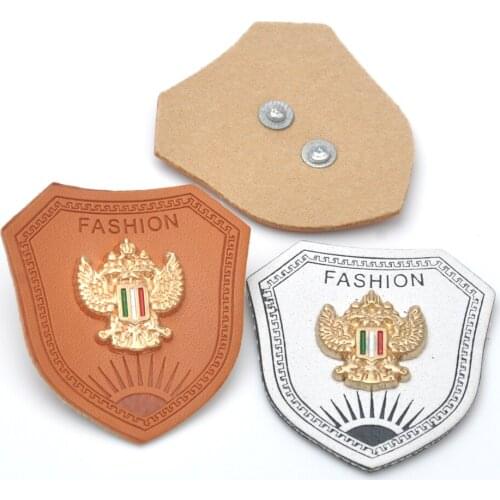 20pcs/lot brown/white PU leather Badges sew on label metal alloy logo gold color for Denim sportswear free shipping PLB-029