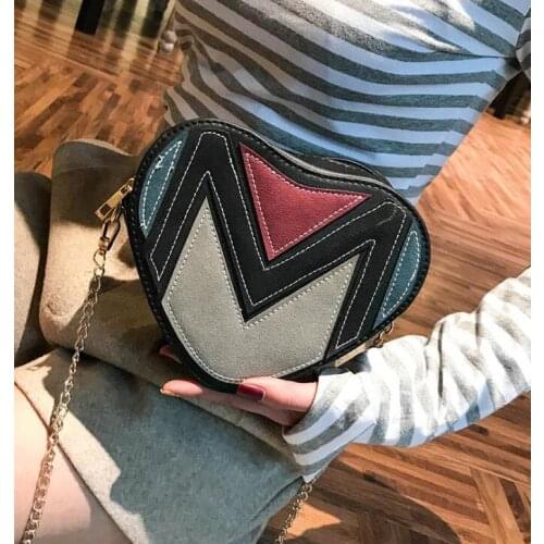 Famous Brand 2021 Brit New Fashion Single Shoulder Bag Across Zero Purse Bag, Cool Womens Bag Messenger Bag Peach Heart Chain