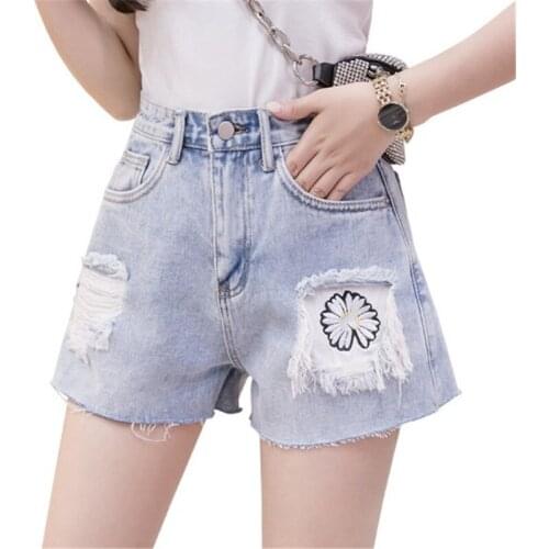 Hot Sale 2020 New Fashion Summer Front Holed Jeans Shorts Temperament Elegant Embroidered Denim Shorts Women Shorts