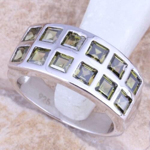 Stunning Green Peridot Silver Plated Womens Jewelry Ring Size 6 / 7 / 8 / 9 R1204