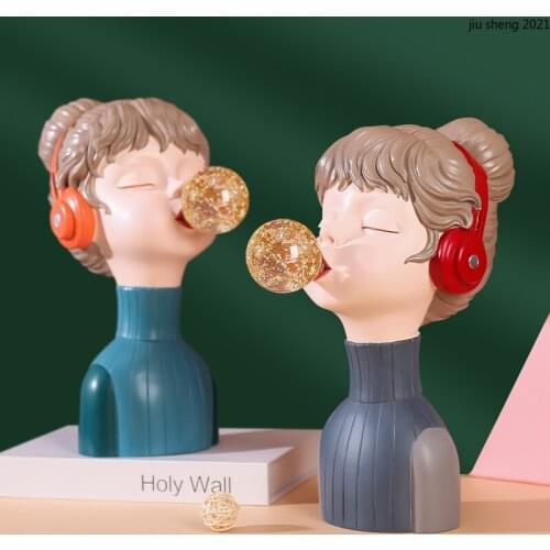 Creative Character Statue Resin Cute Bubble Gum Girl Decoration Luxury Living Room Office Girl Deco Home Ornaments Birthday Gift