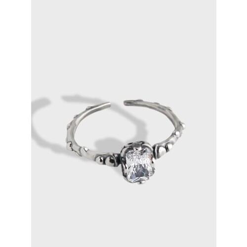 Korean version of ins cold wind design simplicity retro bone gem S925 sterling silver ring female proposal dance match