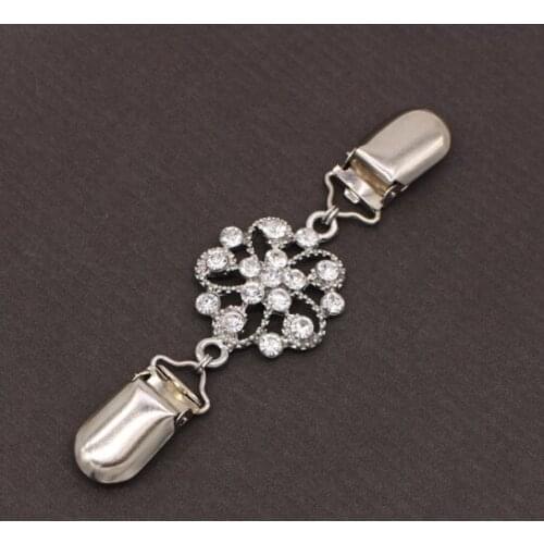 1Pcs Retro Sweater Cardigan Clips Keeper Fashion Shawl Duck Clip Buckles For Clothes Decor Beaded Pin Brooch Metal Buckle