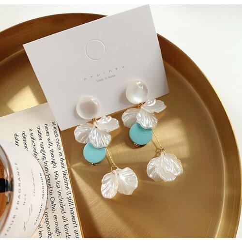 Korean Style Resin Flower Shell Petal Long Tassel Bride Clip Earrings for Wedding Round Stone Simple Ear Clips No Hole Earrings