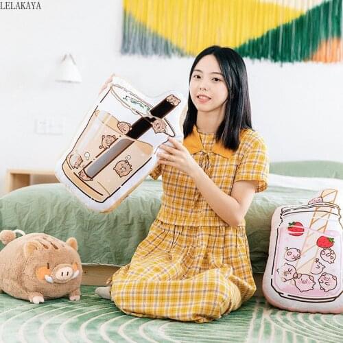 2 Style Cartoon Milk Tea Pig Strawberry Shape Pillow Toys Short Plush Stuffed Cushion Doll Bedroom Sofa Decoration Birthday Gift