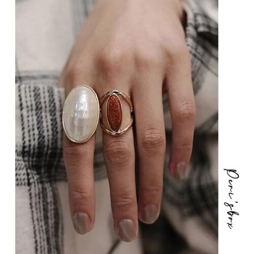 PerisBox 2019 Trendy Oval Shape 3D White Acrylic Rings Big Size Gold Geometric Rings for Women Vintage Textured Statement Rings