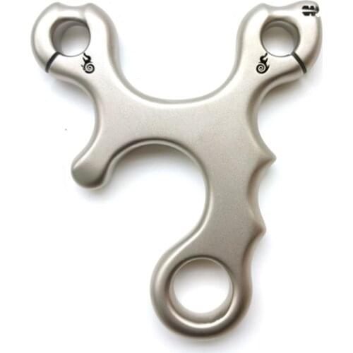 High-quality TC21 Titanium alloy Slingshot with Flat Rubber Bands Fast Pressing Design Slingshot for Outdoor Shooting