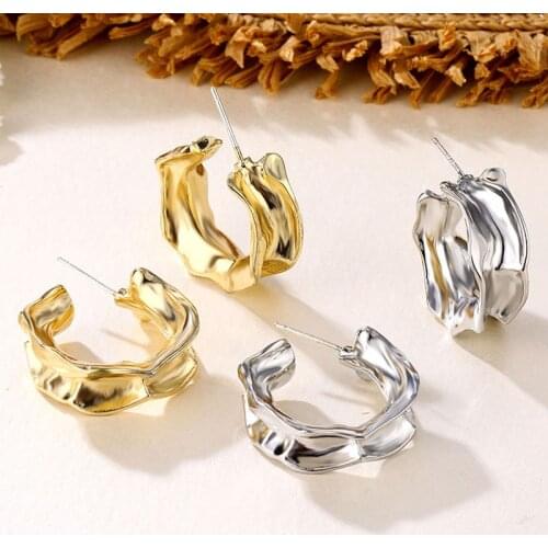 IPARAM Fashion Gold Metal Geometric Hoop Earrings 2020 Retro Punk Gothic Metal Round Twist Earrings Statement Trend Jewelry Gift