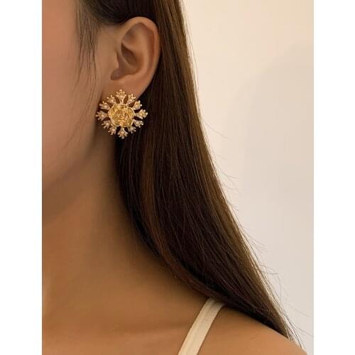 Vintage Gold Big Rose Flower Stud Earrings For Women Korean Fashion Pearl Snowflake Goth Earrings Designer Charm Trendy Jewelry