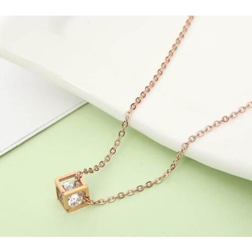 New Fashion Stainless Steel Hollow Cube Pendant Shiny Crystal Zircon Necklace Rhinestone Statement Collar Clavicle Chain Jewelr