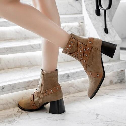 Autumn and winter 2019 Martin boots new short boots female boots thick heel short tube winter boots female large