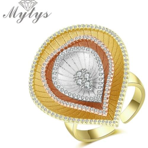 Mytys Luxury Three Layers Water Drop Shape Ring Three Tone Gold Vision Design Statement Ring for Lady High Quality Jewelry R2089
