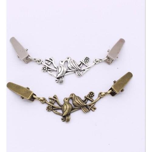 1Pcs Retro Birds Pattern Metal Sweater Cardigan Collar Shawl Shirt Clip Buckles Buttons For Clothing Decoration Garment Hooks