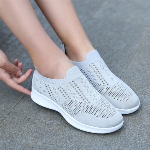 Woman Tennis Shoes Fashion Lace-up Black Sport Shoes Sneakers Light Round Cross Straps Flats Outdoor Gym Trainers Tenis Feminino