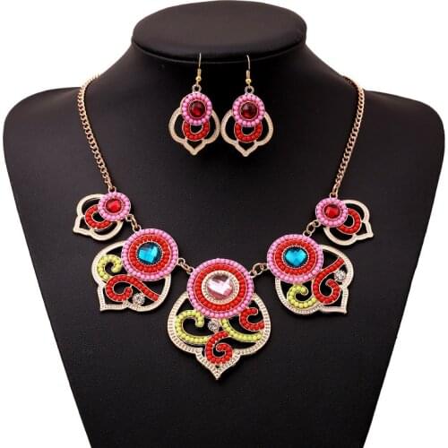 The new European and American retro Necklace Earrings Set exotic alloy jewelry pearl necklace exaggerated meters