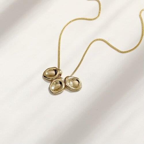 SRCOI Chic Irregular Metal Triple Petal Pendant Necklace Exquisite Floral Inspired Charm Long Chain Necklace For Women Jewelry