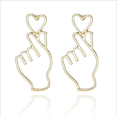2018 new fashion love heart than personality fresh and lovely love gesture than heart hollow trend earrings