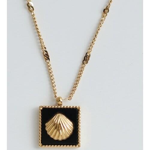 2021 New Arrival Acrylic Black Small Square Shell Titanium Steel 18K Gold Clavicle Chain Pendant Necklace For Women Girls Gift