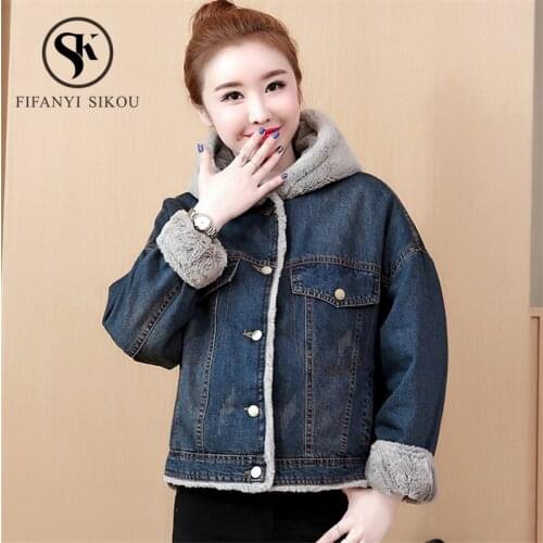 2019 Winter Womens Short Denim Jackets Thick Warm Lambswool Hooded Coat Fashion Embroidery Loose Plus size Jeans Jacket Women