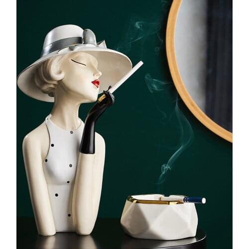 Modern Girl Decoration Resin Character Sculpture Statue Modern Home Decoration Living Room Bedroom Desktop Decoration Gifts