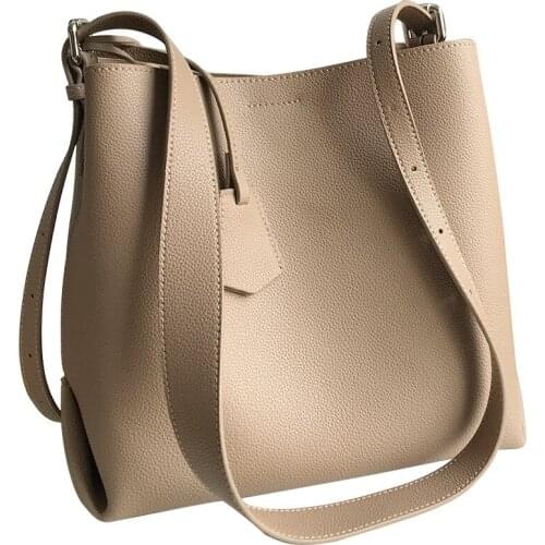 Wide Shoulder Strap Bag Large Capacity Bucket Bag Women 2020 New Leather Shoulder Bag Simple Temperament Messenger Female Bag