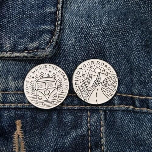 Travel Adventure Brooch Simple Fashionable Black White Mountain Peak Forest Road Bus Alloy Enamel Round Badge Pin Jewelry gift