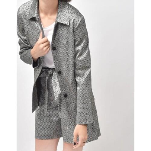 The classic printed low-waisted suit version in spring 2021SS style has elegant and stylish fabrics