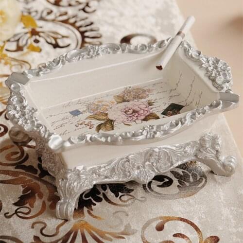 European Multi-function Ashtray with Cover Living Room Anti Fly Ash Ashtray Personality Fashion Creative Luxury Home Decor