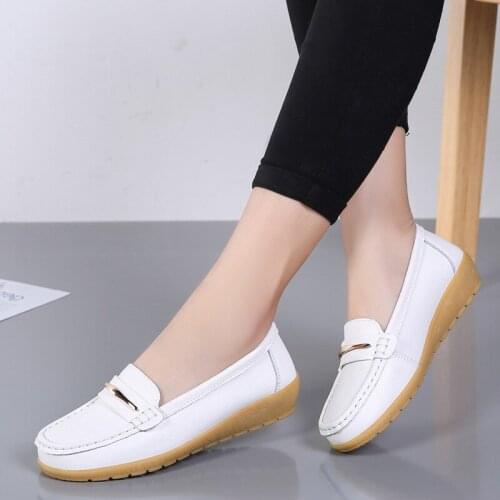 2020 New Leather Shoes Woman Slip on Women Flats Moccasins Womens Loafers Spring Autumn Mother Shoe Big Size 35-44