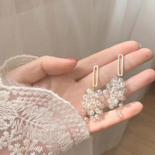 Lovely Design White Beads Grape Drop Earring for Woman Jewerly Earrings Female Wedding Earrings Party Wedding Jewelry Gift