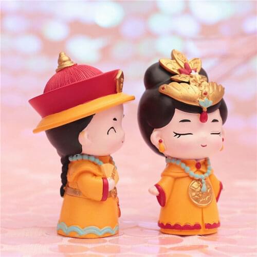 Creative Chinese Emperor Empress Figurine Resin Queen Ornament Traditional Costume Home Decoration Cake Topper Miniature
