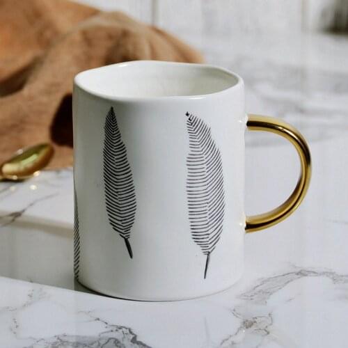 Gold handle Feather pattern Coffee Mug,creative Drinkware Coffee Tea Cups white Ceramics Large Capacity Animal Mugs Novelty Gift